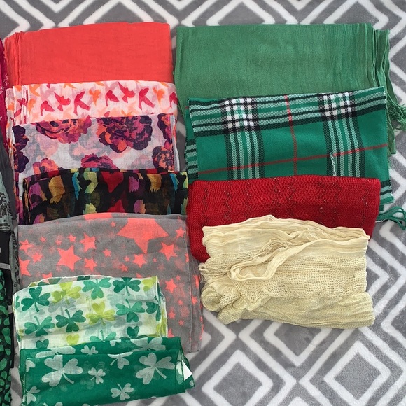 Large Scarf Lot - Picture 4 of 6